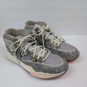 Nike Kyrie Infinity Women's Size 9.5/ Men's 8 Basketball Shoes Leopard Camo New